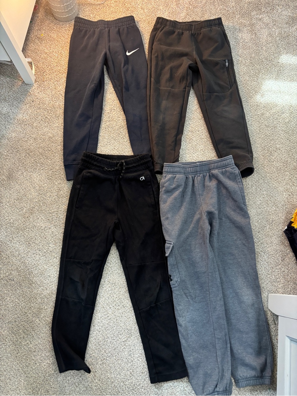 Lot of Little Boy sweatpants athletic pants 6-7
XS/S joggers Nike Under Armour